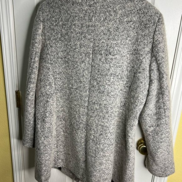 Andrew Marc Women's Gray Peacoat. Zip up, lined in black. Size XL. - Picture 3 of 11